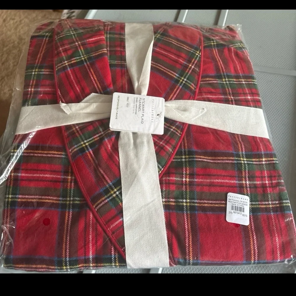 Plaid Holiday Women’s Bathrobe and Slippers